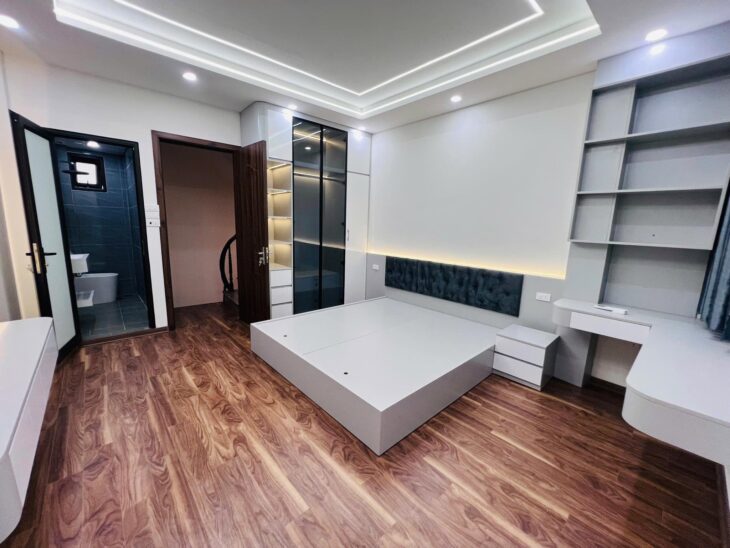 BÁN NHÀ HỒ TÙNG MẬU CẦU GIẤY GẦN PHỐ NGÕ NÔNG NHÀ ĐẸP FULL NỘI THẤT 5 TẦNG 7,5 TỶ