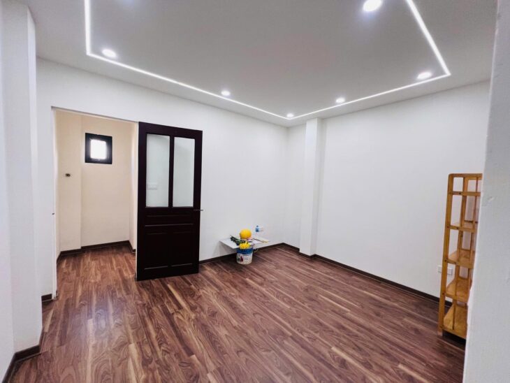 BÁN NHÀ HỒ TÙNG MẬU CẦU GIẤY GẦN PHỐ NGÕ NÔNG NHÀ ĐẸP FULL NỘI THẤT 5 TẦNG 7,5 TỶ