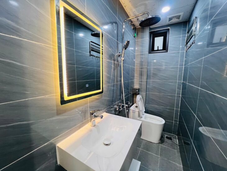 BÁN NHÀ HỒ TÙNG MẬU CẦU GIẤY GẦN PHỐ NGÕ NÔNG NHÀ ĐẸP FULL NỘI THẤT 5 TẦNG 7,5 TỶ