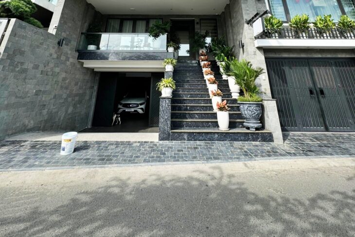 Bán đất tặng nhà 4 tầng gần mặt phố Phú Xá, Phú Thượng, 180m2, MT 10, 23,9 tỷ