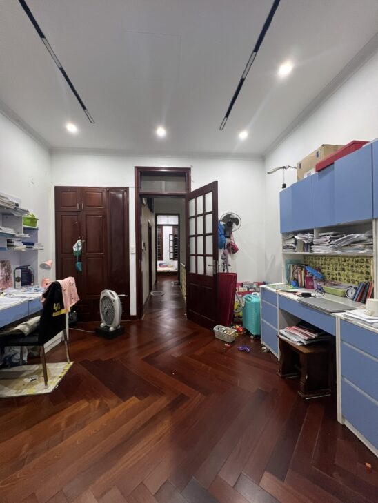 Rất Gấp!! Bán Nhà Phân Lô Vũ Hữu, Ô Tô Tránh, 2 Thoáng, Sổ Hoa Hậu, Chỉ 18 Tỷ