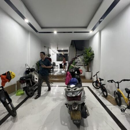 Rất Gấp!! Bán Nhà Phân Lô Vũ Hữu, Ô Tô Tránh, 2 Thoáng, Sổ Hoa Hậu, Chỉ 18 Tỷ