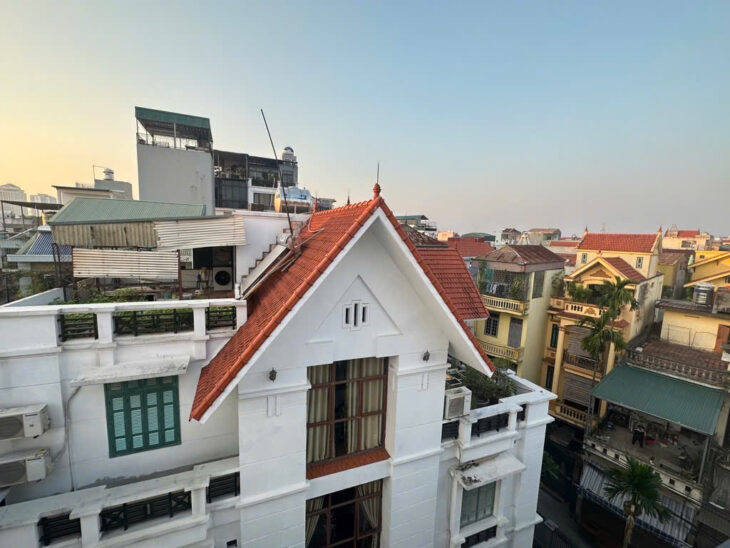 (Hiếm) Nghi Tàm nhà đẹp – thang máy – 2 mặt ngõ thông – thoáng vĩnh viễn – giá chỉ 18 tỷ.