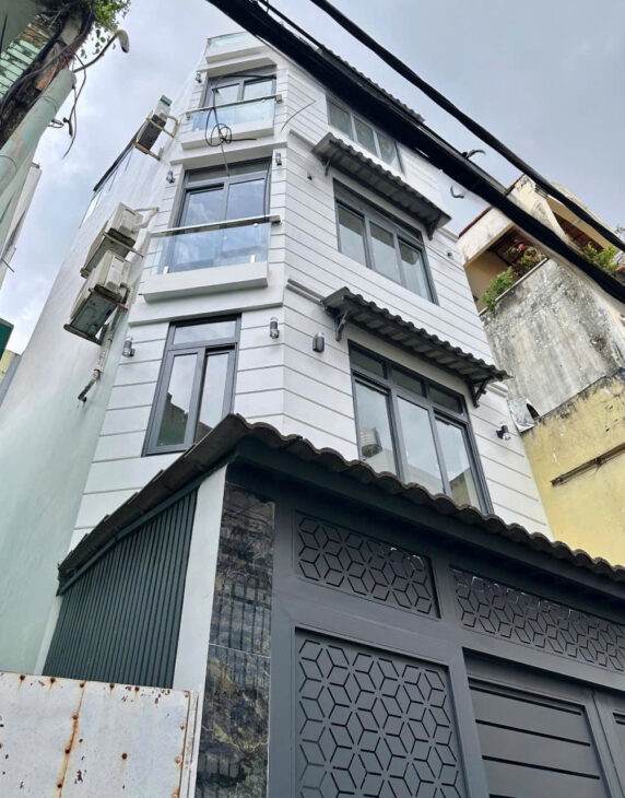 Rẻ hơn 1.5 tỷ! bán nhà 4 tầng Lê Quang Định P.11 Bình Thạnh 3PN 4WC giá chỉ 5.590 Tỷ