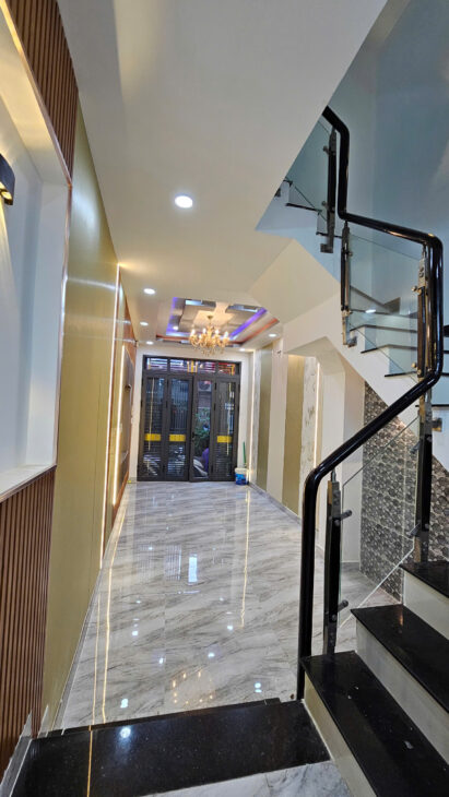 SÁT MẶT TIỀN XE HƠI KHÁNH HỘI Q4 CÓ 5 TỶ GIẢM LỘC 150 TRIỆU