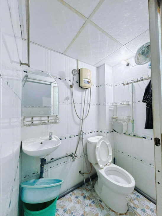 Sát mặt tiền Đường Tôn Đản Ngang 4 Dài 8 m Đúc 2 tấm có 2 tỷ