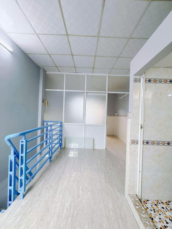 Sát mặt tiền Đường Tôn Đản Ngang 4 Dài 8 m Đúc 2 tấm có 2 tỷ