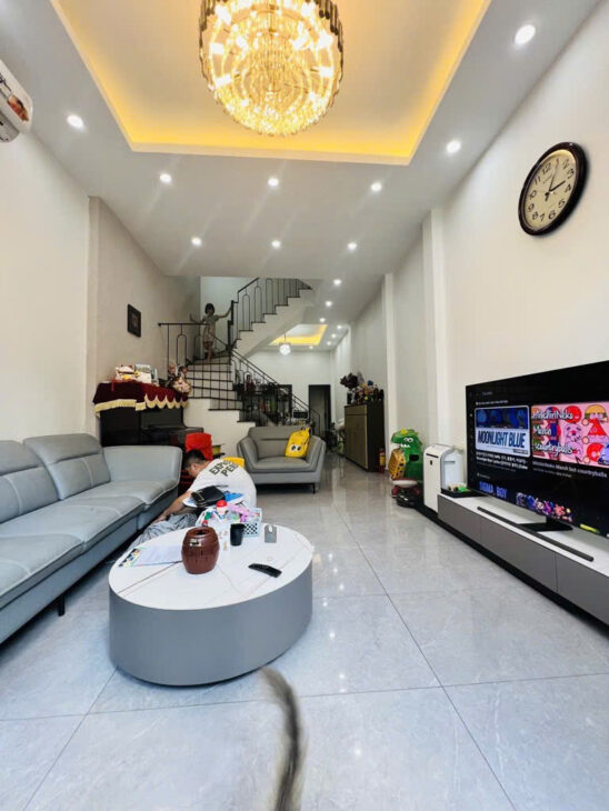 (Hiếm) Nghi Tàm nhà đẹp – thang máy – 2 mặt ngõ thông – thoáng vĩnh viễn – giá chỉ 18 tỷ.