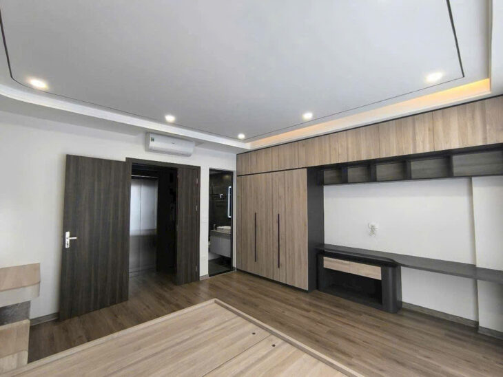 Bán nhà Phố Trạm 37m MT4.6m 6 tầng thang máy, gara ô tô giá 10,.6 tỷ