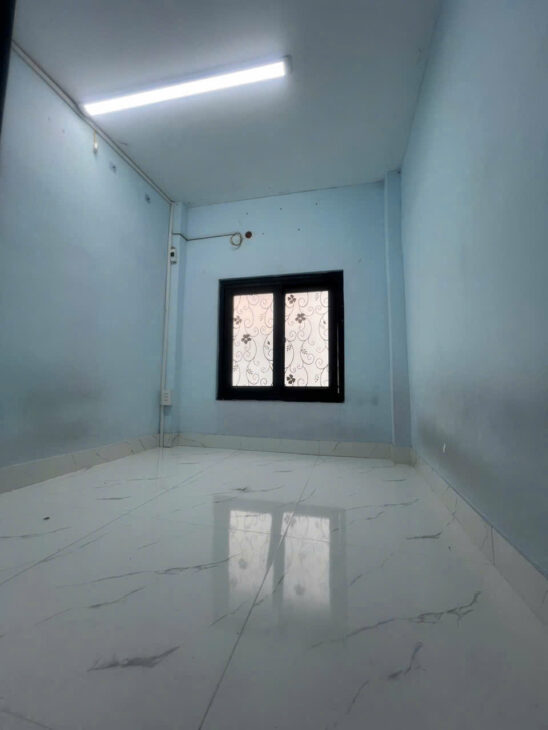 SÁT MẶT TIỀN XE HƠI TẢI TRUNG TÂM Q4 CÓ 1 TỶ