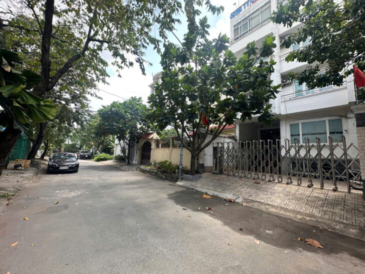 Bán toà nhà văn phòng 5 tầng mặt phố khu bắc rạch chiếc , Q.9, 250m², 5 tầng, 9PN, 13.5 tỷ, sổ đỏ