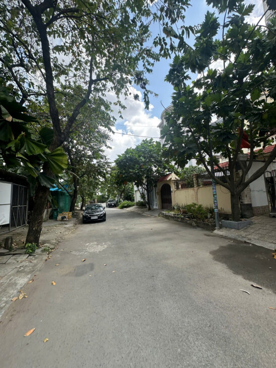 Bán toà nhà văn phòng 5 tầng mặt phố khu bắc rạch chiếc , Q.9, 250m², 5 tầng, 9PN, 13.5 tỷ, sổ đỏ