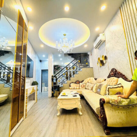 NHÀ NHƯ CUNG ĐIỆN – TRƯỜNG CHINH, THANH XUÂN 🏰 📐 Diện tích 50m² x 5 tầng sang trọng 🚪 Cách mặt
