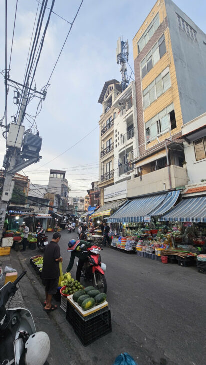 Mặt tiền chợ nhỏ, 84 Bùi Thế Mỹ, 5 tầng siêu ngon, dòng tiền thuê 30tr/tháng bán chỉ 11,5 tỷ