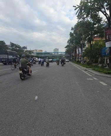 CỰC HIẾM MẶT PHỐ NGUYỄN CHÍ THANH – LÔ GÓC 430M – MẶT TIỀN 12M – 245 TỶ – PHÙ HỢP XÂY TÒA VĂN PHÒNG