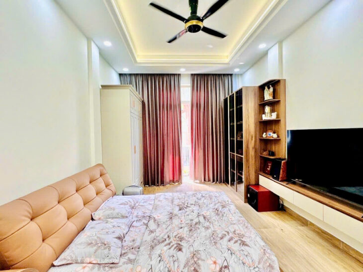 Nhà Quận 1- mặt tiền Phường Tân Định- xe hơi trong nhà 60m2 cao 3 Tầng NT sịn: 18 Tỷ. VŨ 0933910039