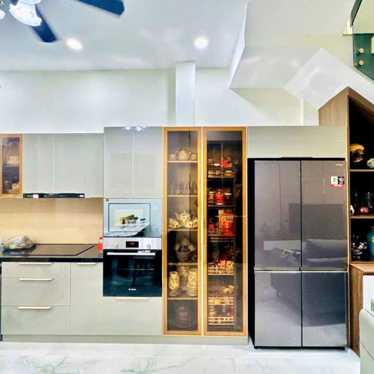 Nhà Quận 1- mặt tiền Phường Tân Định- xe hơi trong nhà 60m2 cao 3 Tầng NT sịn: 18 Tỷ. VŨ 0933910039