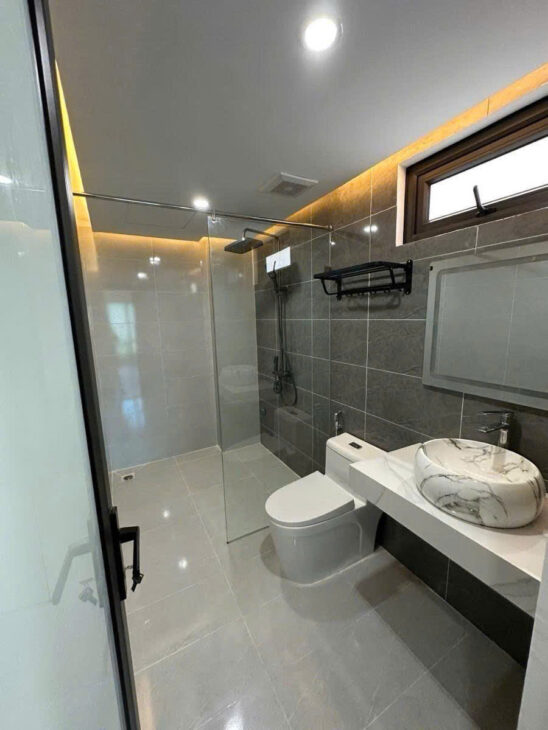 Bán nhà Trường Lâm 40m MT5.1m 6 tầng thang máy lô góc gara ô tô hơn 9 tỷ