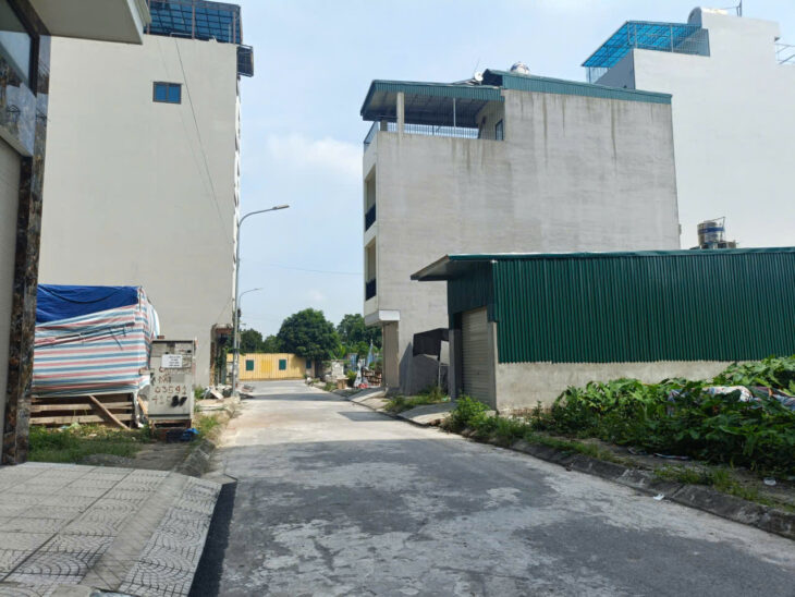 ĐẤT D.VỤ 5,5HA TRẠM TRÔI 140M, VỈA HÈ, 2 ÔTÔ TRÁNH GIÁ 133 Tr/m2