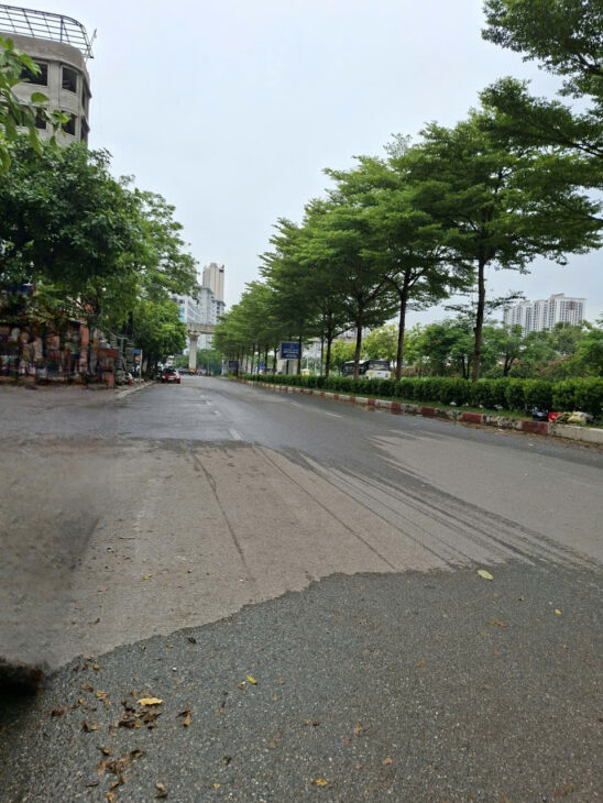 BÁN 100 M ĐẤT SẴN NHÀ 3 TẦNG (CŨ) XUÂN LA ,TÂY HỒ,VỈA HÈ ,KINH DOANH,OTO TRÁNH.GIÁ;45 TỶ