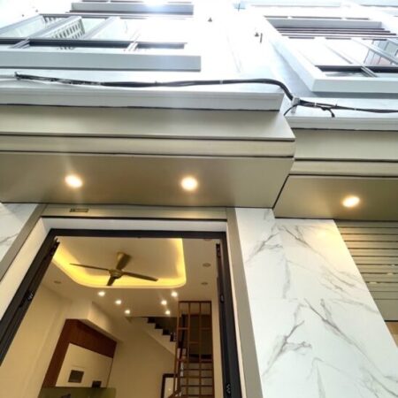 LẠC LONG QUÂN DT 72M X 5 TẦNG MẶT TIỀN 6,5M NGÕ 3M GIÁ 11,5 TỶ