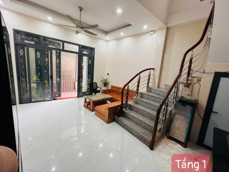BÁN NHÀ 5 TẦNG – NGÕ 61 PHỐ TRẠM 34M² – MT 4.8M – CHỈ 6.7 TỶ ,oto,KD