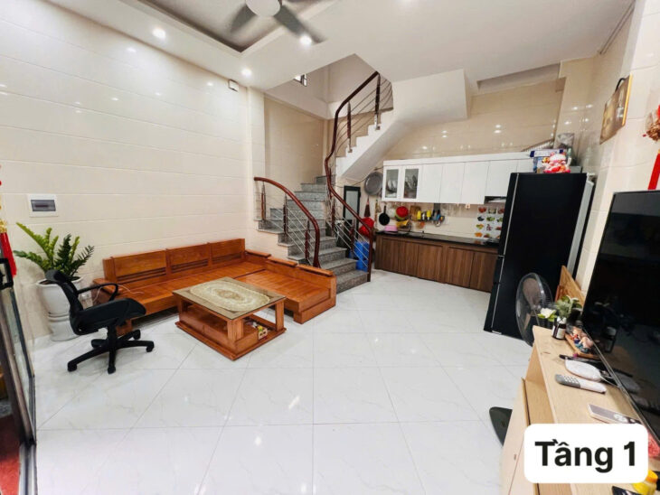 BÁN NHÀ 5 TẦNG – NGÕ 61 PHỐ TRẠM 34M² – MT 4.8M – CHỈ 6.7 TỶ ,oto,KD
