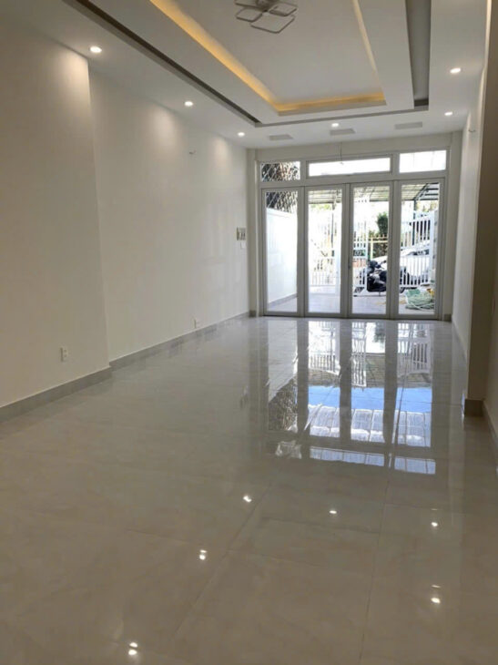 BÁN NHÀ 5PN GẦN TRƯỜNG NGUYỄN DU P2 ĐÀ LẠT – 5PN, SÂN ĐẬU 2 Ô TÔ – 9.3 TỶ