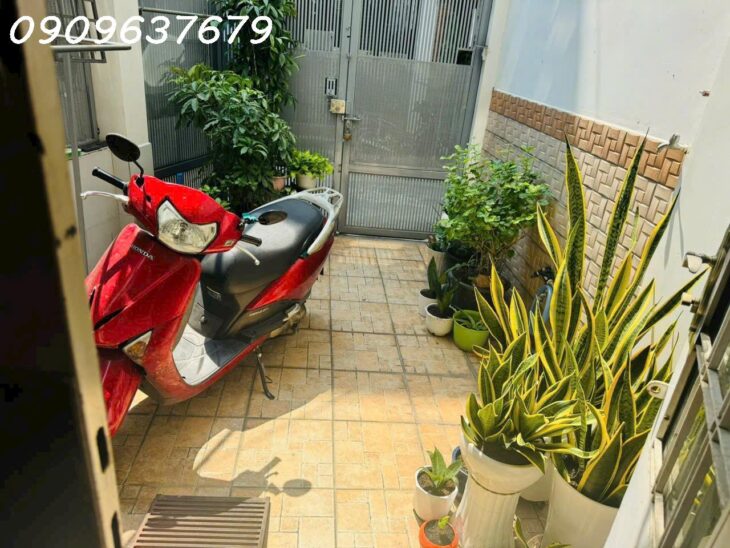 LÔ GÓC- HẺM XE TẢI- KHÔNG QUY HOẠCH- KHÔNG LỘ GIỚI- NHÀ CHỦ XÂY Ở RẤT CHẮC CHẮN- ĐANG CHO THUÊ CÓ