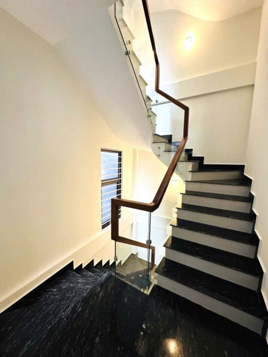 NHÀ MỚI LẠC LONG QUÂN, NGÕ THOÁNG-THÔNG, 5 TẦNG NHÀ MỚI Ở LUÔN GIÁ NHỈNH 8 TỶ