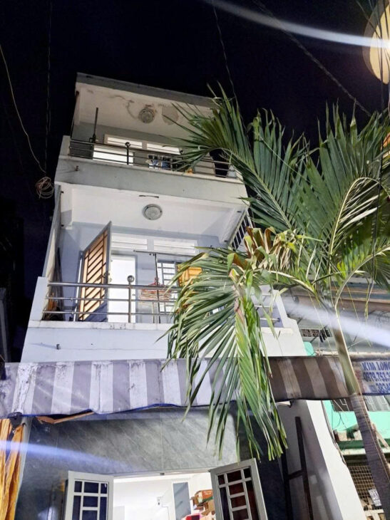 NHÀ TP HCM QUẬN 10 – 35M2 GÍA CHỈ 4.6 TỶ, HẺM BA GÁC THOÁNG, CÓ DÒNG TIỀN 10 TRIỆU/THÁNG – NHÀ 3