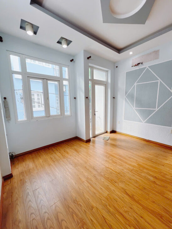 SÁT MẶT TIỀN CÓ 50 M XE HƠI Q4 NGANG 4.3 X 14 – 4 TẤM HƠN 100 TRIỆU M