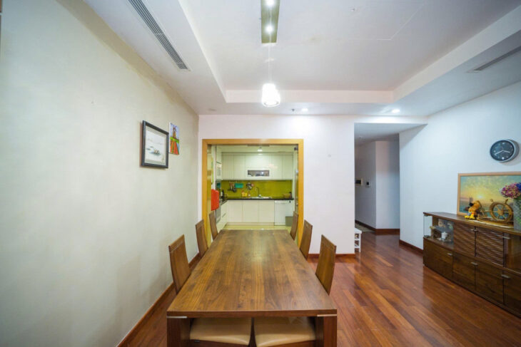 Căn to giá rẻ tại ROYAL CITY giá đẹp nhà tầng cao .