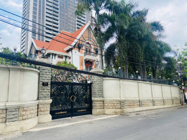 BÁN Villa sát sông Sài Gòn đường Nguyễn Ư Dĩ 668,8m2 công nhận hồ bơi sân vườn rộng trực diện sông