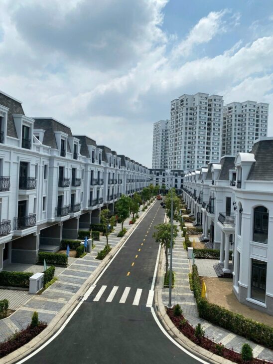 BÁN BIỆT THỰ SONG LẬP HỒNG HẠC CITY PHÚ MỸ HƯNG 9X20,400M2, 22 TỶ, MUA TT CĐT, LS 0% XEM THỰC TẾ