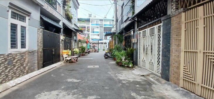 NHÀ ĐẸP BÌNH TÂN, GẦN LÊ VĂN QUỚI, 52M2, HẺM XE HƠI 8M, CHỈ 5,X TỶ
