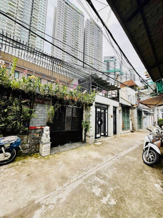 NHÀ 2 MẶT TIỀN XE HƠI NGANG 4 X 22 ĐÚC BÊ TÔNG CÓ 6 TỶ Q7