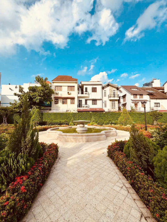 Bán gấp Khuôn đất Biệt Thự khu số 47 Quốc Hương, Thảo Điền. Q2