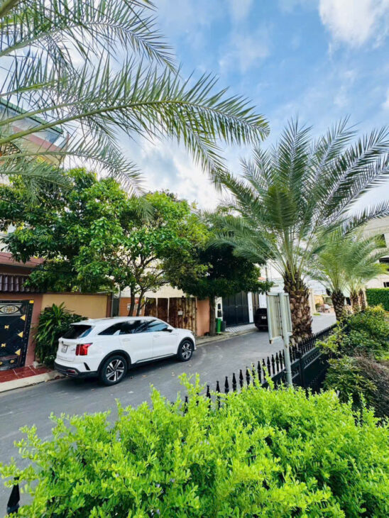 Bán gấp Khuôn đất Biệt Thự khu số 47 Quốc Hương, Thảo Điền. Q2