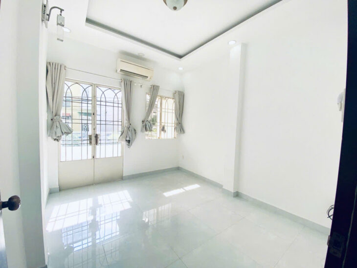 22 Triệu: nguyên căn XE HƠI TRONG NHÀ- Hoàng Hoa Thám- 3 Tầng 4 Phòng- Bếp & 4 Máy Lạnh. 0933910039
