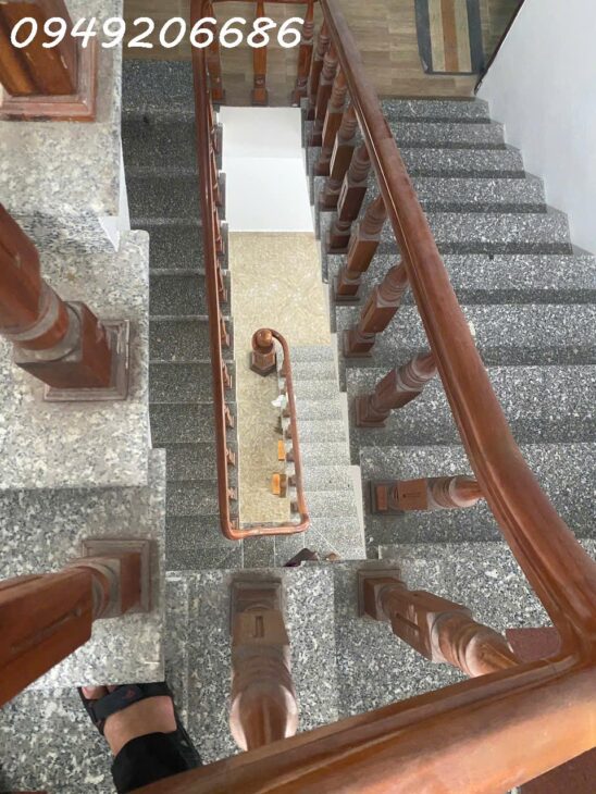 Giá bất ngờ .Bán nhanh nhà 4 tầng .Dt 65m2 . Mt 5m. Ngõ Ô Tô tránh- Đường Trần Hưng Đạo