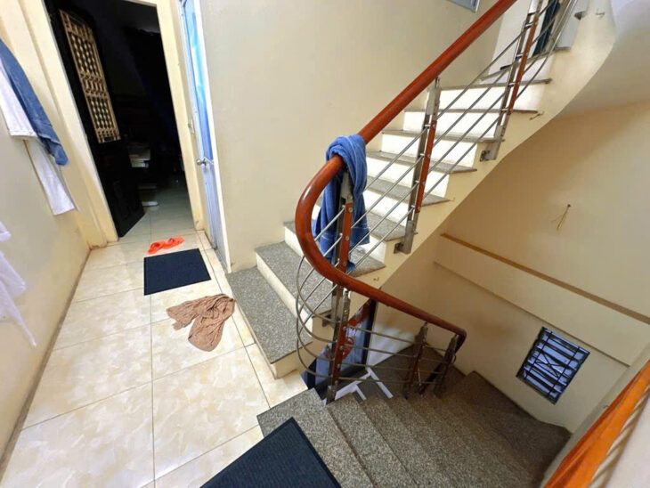 Lạc Long Quân – dân xây -ngõ thông – oto tránh – kinh doanh – giá nhỉnh 11 tỷ.