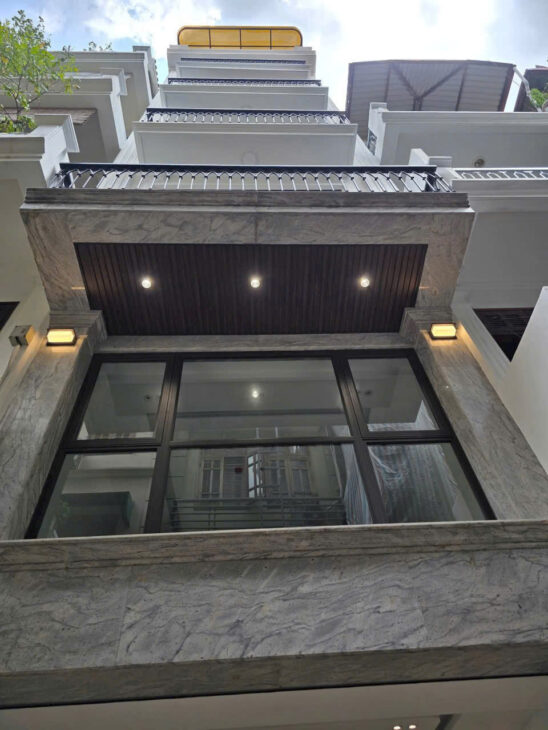 Nhà đẹp HOÀNG QUỐC VIỆT CẦU GIẤY vỉ hè oto KD nhỉnh 31Đ 65m x7t