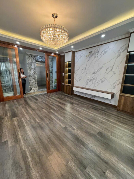 BÁN NHÀ RẤT GẦN TÂY HỒ – NHÀ MỚI TINH – THANG MÁY – PHÂN LÔ – KINH DOANH – Ô TÔ 7C- NGÕ THÔNG –