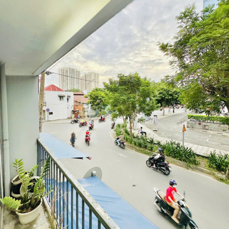 8 Tỷ nhỉnh: MẶT TIỀN Quận 10 cư xá Đồng Tiến, căn góc 2 mặt tiền 3 tầng, thu nhập 1Ty3. 0933910039