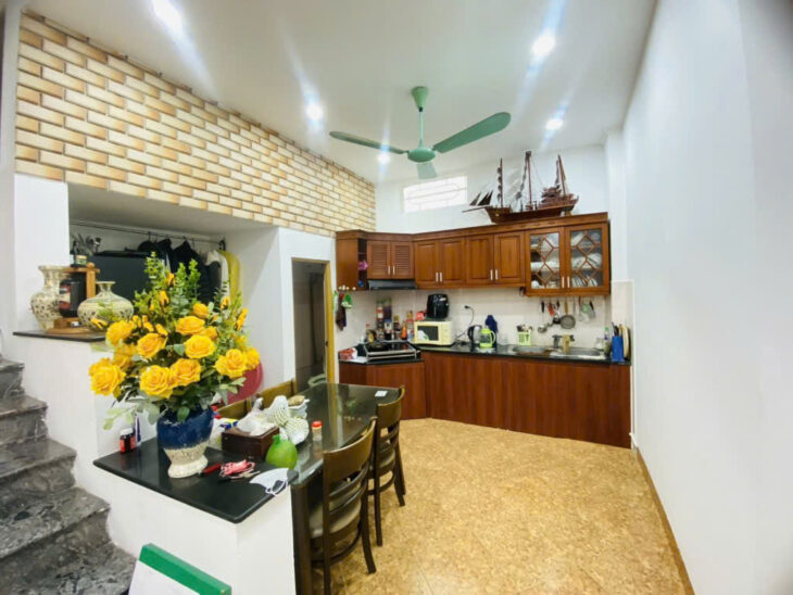 Nhà phân lô An Dương – dân xây – 40m oto tránh – phố kinh doanh tấp nập – giá nhỉnh 11 tỷ.