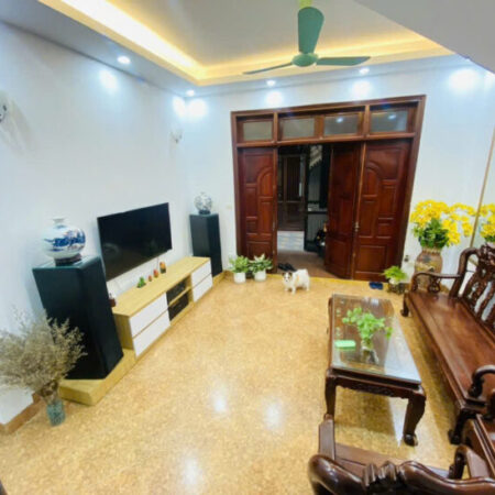 Nhà phân lô An Dương – dân xây – 40m oto tránh – phố kinh doanh tấp nập – giá nhỉnh 11 tỷ.