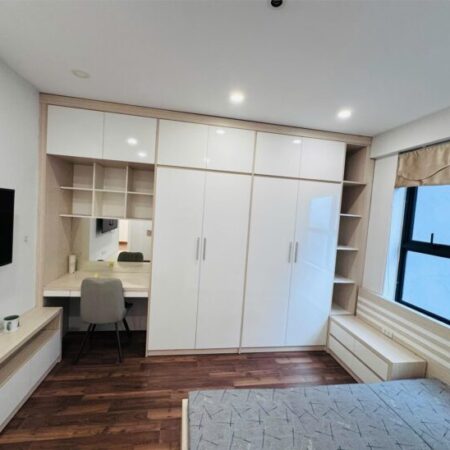 Căn hộ có ban công, thoáng sáng, phù hợp gia đình trẻ hoặc để ở lâu dài tại goldmark city 136 hồ