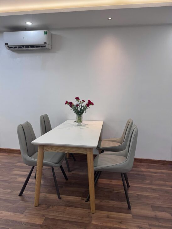 Căn hộ có ban công, thoáng sáng, phù hợp gia đình trẻ hoặc để ở lâu dài tại goldmark city 136 hồ