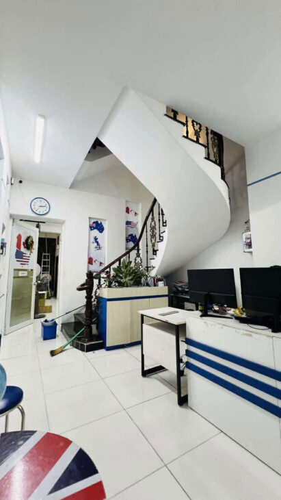 NHÀ HƠN 60M2 – QUẬN 1 – CỐNG QUỲNH – SÁT MẶT TIỀN – 5PN, 5WC CHỈ NHINH 19TY